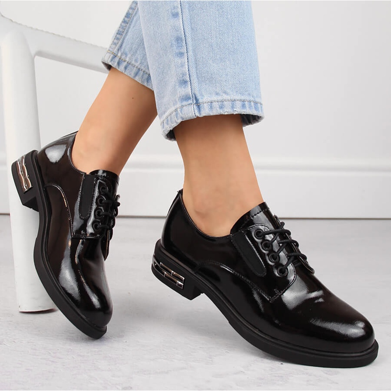 Schwarze Damen-Oxford-Schuhe aus Lackleder Filippo DP6189 1