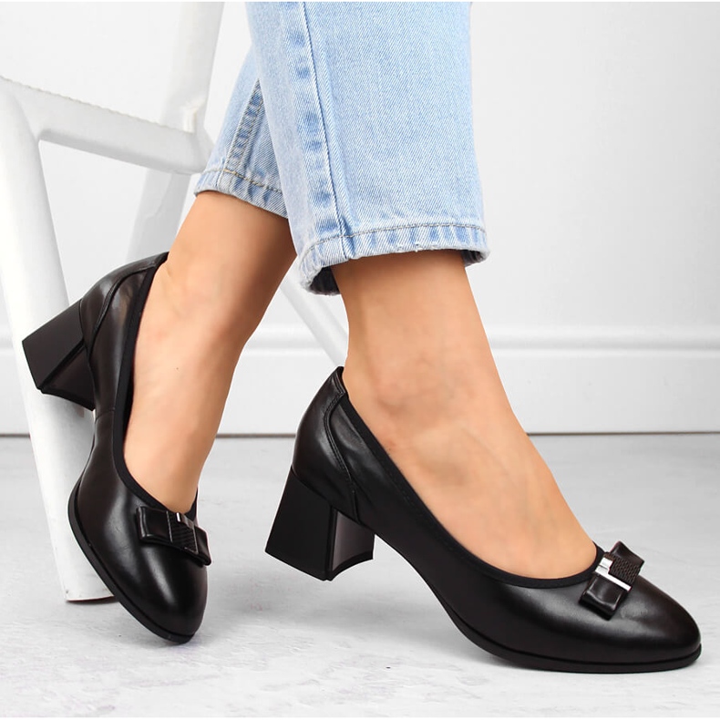 Damenschuhe aus schwarzem Leder mit dekorativem Absatz, Filippo DP6178 1