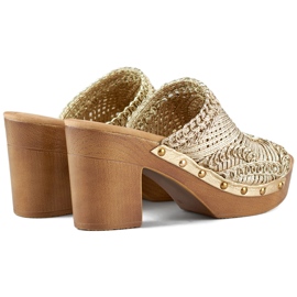 Damen-Slipper aus Spitze in Gold mit hohem Absatz und einer Sohle, die Holz imitiert golden 1