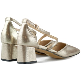 Silberne Pumps mit Riemchen und niedrigem Absatz silber- 1