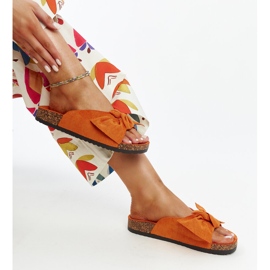 Orangefarbene Flip-Flops mit Korksohle von Aamu 1