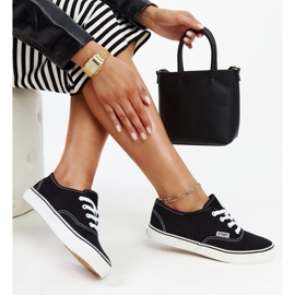 Schwarze klassische Erla-Sneaker 1