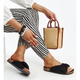 Schwarze Flip-Flops mit Aamu-Korksohle 1