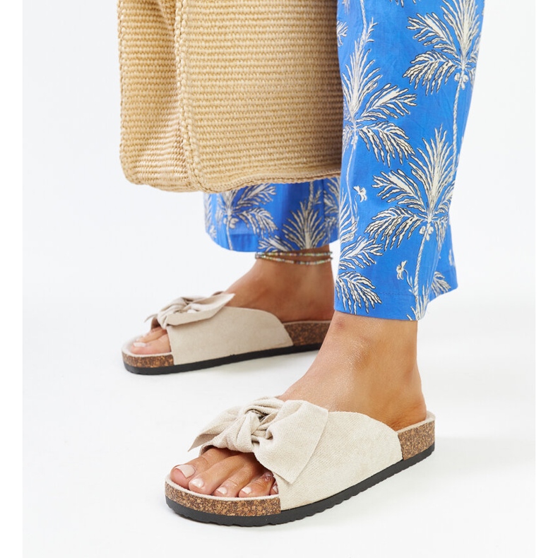 Hellbeige Flip-Flops mit Korksohle von Aamu 1
