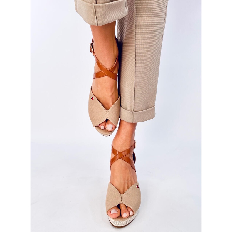 Berna Khaki Keilsandalen mit offener Spitze beige 1