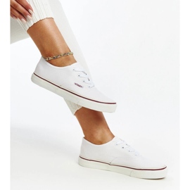 Weiße klassische Erla-Sneaker 1