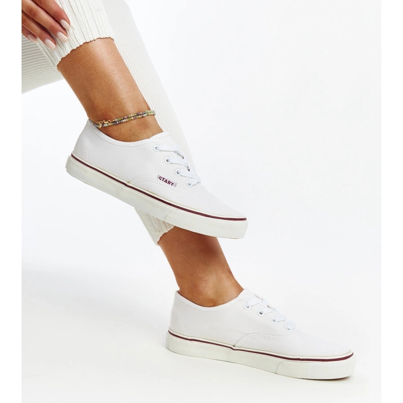 Weiße klassische Erla-Sneaker 1