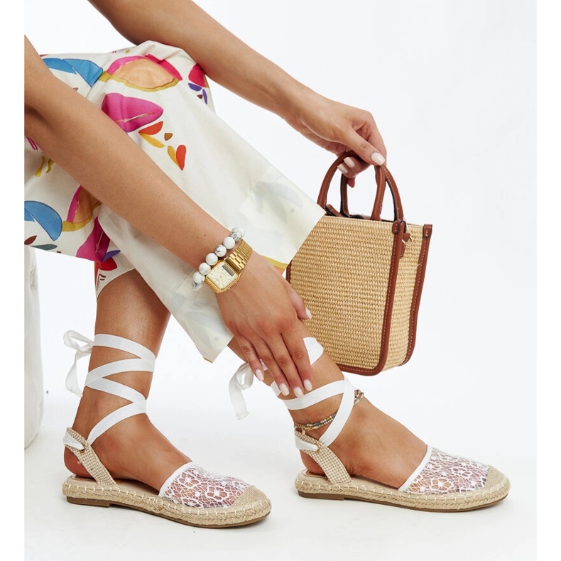 Weiße Spitzen-Espadrilles von Teha mit offenem Absatz 1