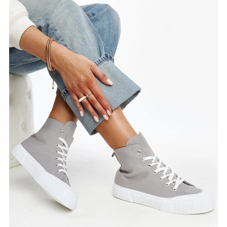 Graue High-Top-Sneaker von Vinka 1