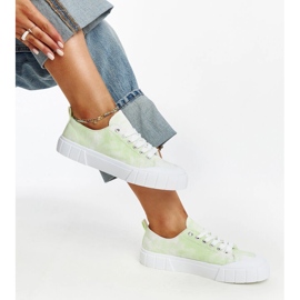 Hellgrüne Sneakers aus Jerina-Stoff 1