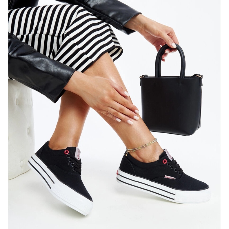Schwarze Damen-Sneaker mit dicker Sohle, Cross Jeans 1