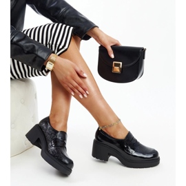 Schwarze Lacklederschuhe 1