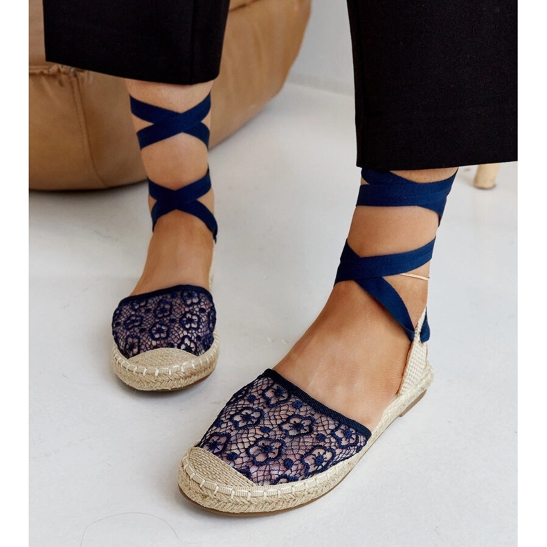 Marineblaue Spitzen-Espadrilles mit offenem Absatz von Teha 1