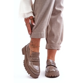 Diamantique Flache Loafer in Lackbeige 1