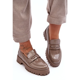 Diamantique Flache Loafer in Lackbeige 2