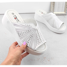 Bequeme Damen-Slipper aus Leder mit Keilabsatz, weiß, S.Barski LR275 1