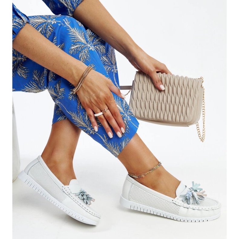 Aune-Slipper aus weißem Leder mit Fransen 1