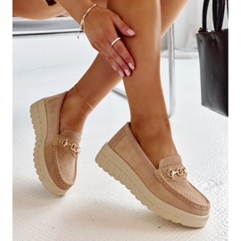 Beige Lederschuhe mit dekorativer Taija-Schnalle 1