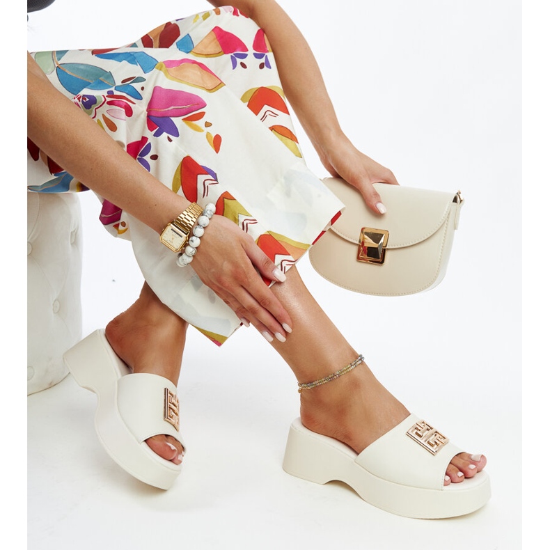 Beige Leder-Flip-Flops mit Halabi-Schnalle 1