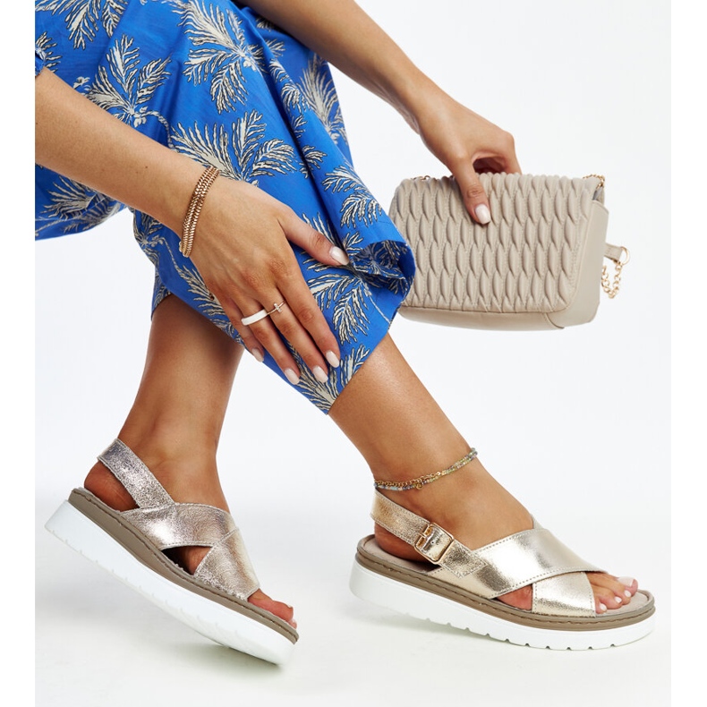 Goldene Ithar-Plateausandalen aus Leder 1