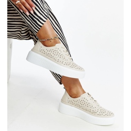 Beigefarbene Sportschuhe aus Leder 1