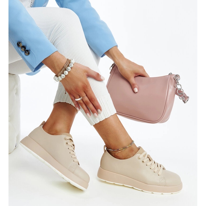 Damensneaker aus beigem Leder 1