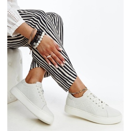 Beigefarbene Ledersneaker 1