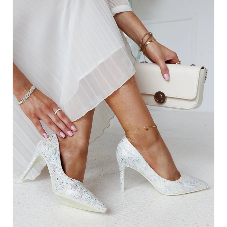 High Heels in Silbermetallic mit Gantier-Einsatz aus Leder silber- 1