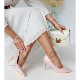 Rosafarbene High Heels in Metallic-Optik mit Gantier-Einsatz aus Leder 2