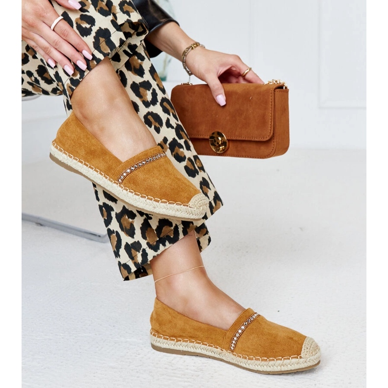 Braune Espadrilles mit Abia-Strasssteinen 1