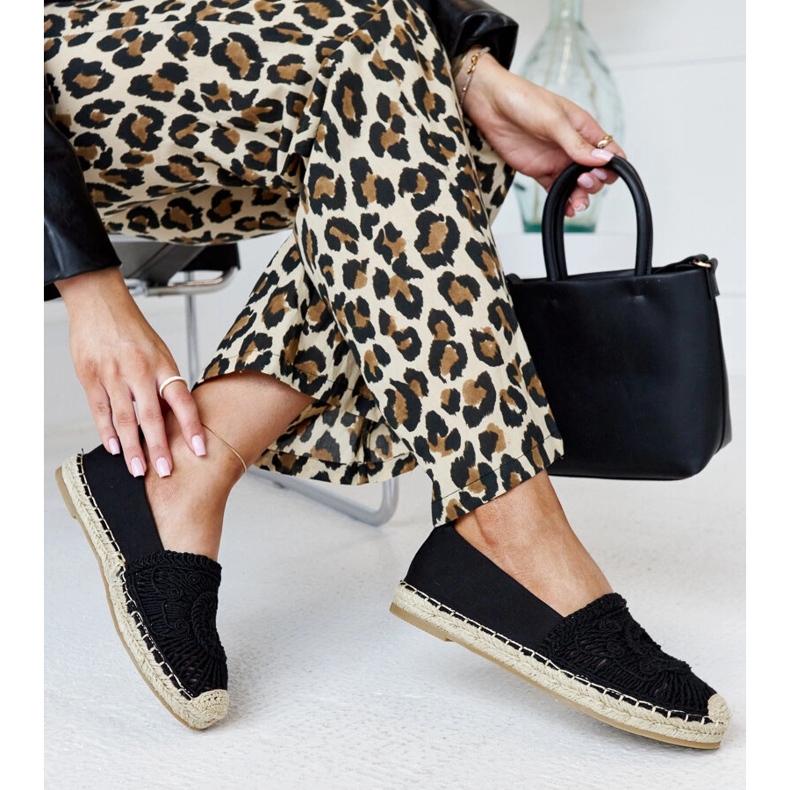 Schwarze Espadrilles mit Kalba-Stickerei 1