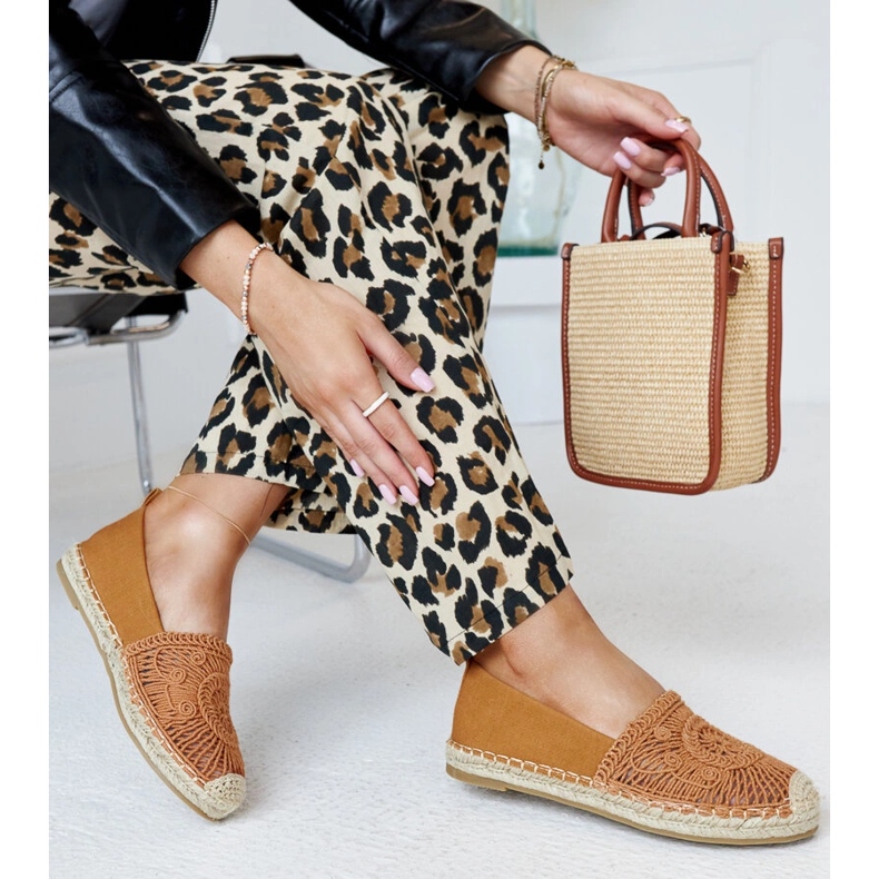 Braune Espadrilles mit Kalba-Stickerei 1
