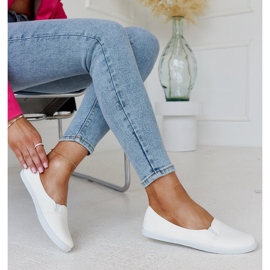 Weiße Slip-On-Sneaker aus Wordana-Öko-Leder 1