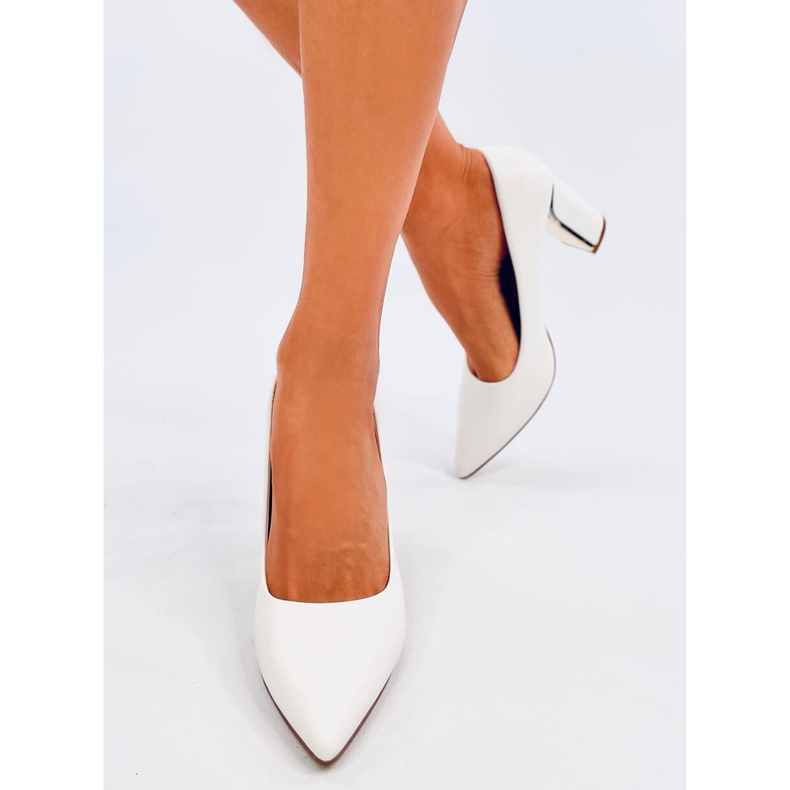 Laurents Weiße Pumps mit Stilettoabsatz 1