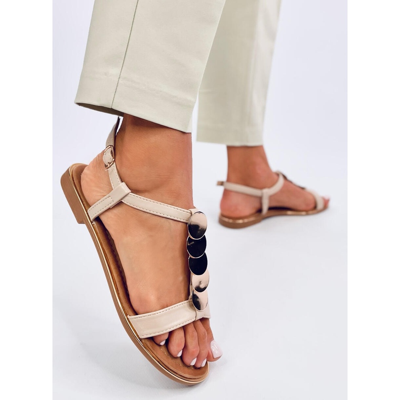 Ennes Beige Sandalen mit Goldverzierung 2