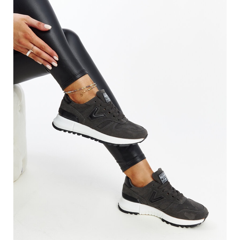 Dunkelgraue Sneaker mit dickerer Olonio-Sohle 1