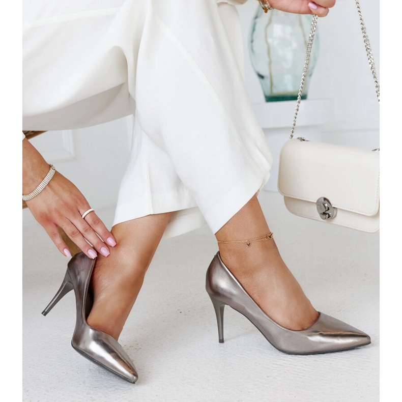 Graue Metallic-High-Heels mit Paume-Ledereinsatz 1