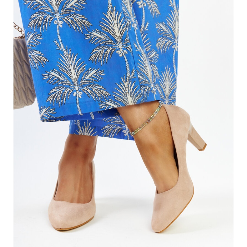 Beigefarbene Pumps mit hohem Absatz und Ledereinsatz von Lalande 2