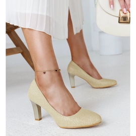 Goldglänzende Pumps mit Antibies-Lederinnensohle golden 1