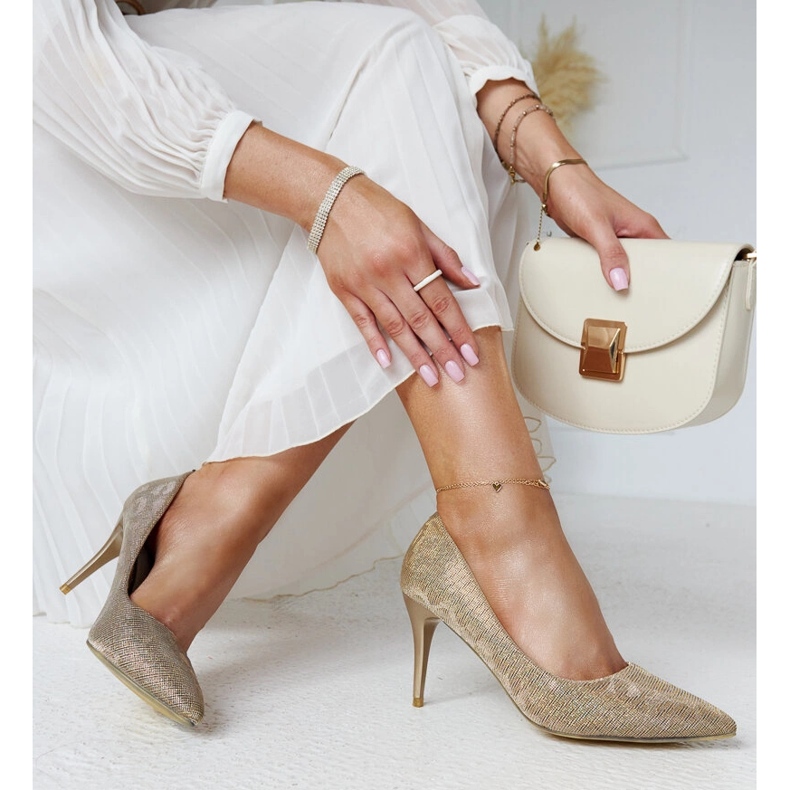 Goldglänzende High Heels mit Lederinnensohle golden 1