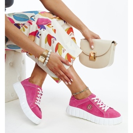 Dunkelrosa Ledersneaker mit Stradone-Strasssteinen 1