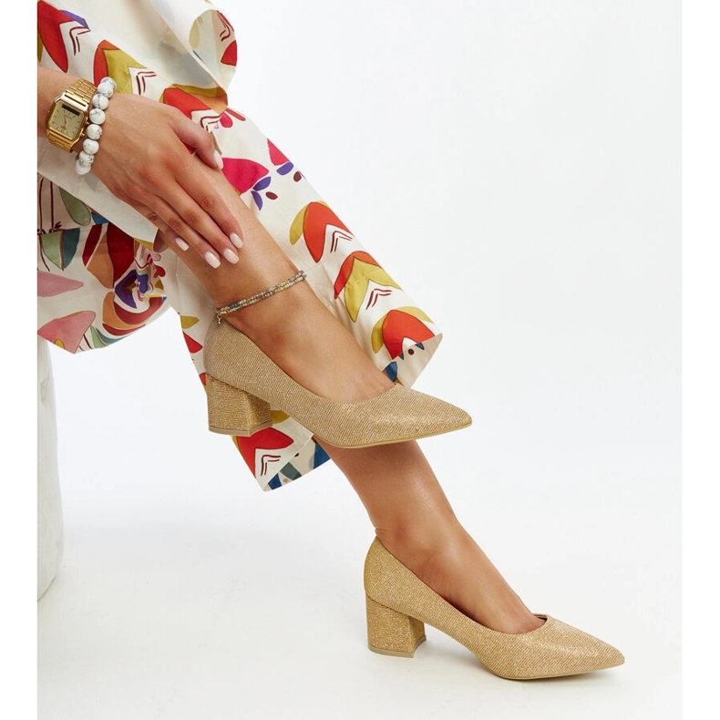 Goldglänzende High-Heel-Pumps von Laity golden 2