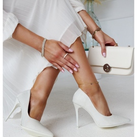 Weiß glänzende High Heels mit Ledereinsatz von Cortesa 2