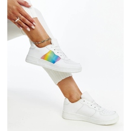 Weiße Lederschuhe mit dekorativer Schnalle 1