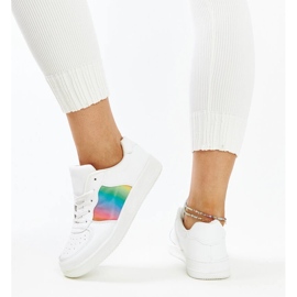 Weiße Lederschuhe mit dekorativer Schnalle 3