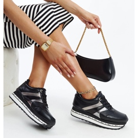 Schwarze Lederschuhe mit dekorativer Schnalle 1