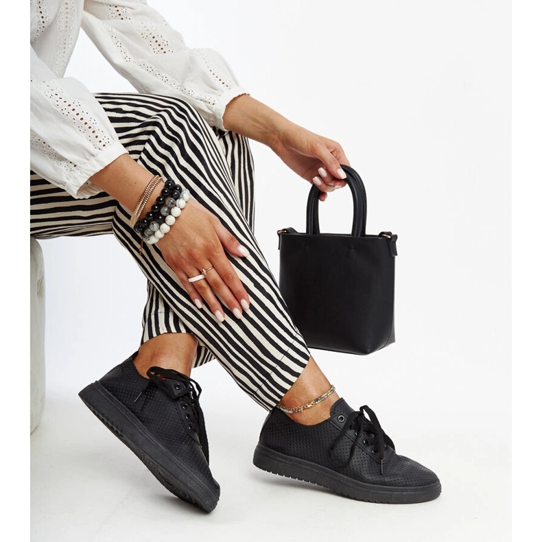 Schwarze Lederschnürschuhe 1