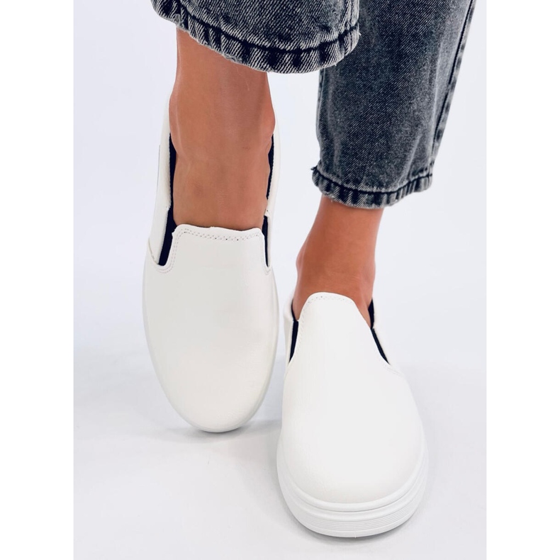 Weiße Slip-On-Sneaker von Alliot 1