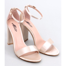 Ranae Apricot Blocksandalen beige 1