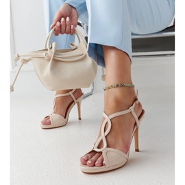 Beige Lack-Stiletto-Sandalen von Vappu 1